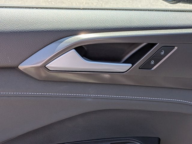 2025 Volkswagen Taos SE Black