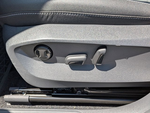 2025 Volkswagen Taos SE Black