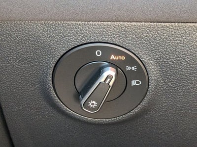 2025 Volkswagen Taos SE Black