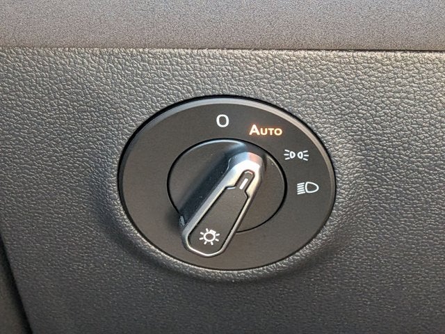 2025 Volkswagen Taos SE Black