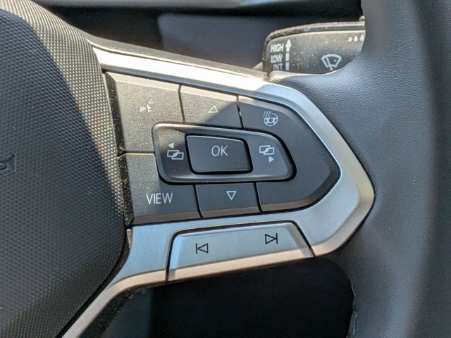 2025 Volkswagen Taos SE Black