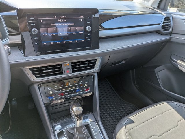 2025 Volkswagen Taos SE Black