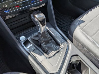 2025 Volkswagen Taos SE Black