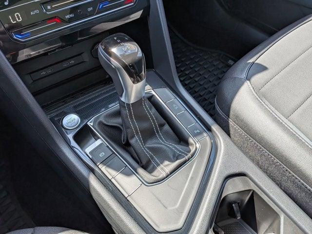 2025 Volkswagen Taos SE Black