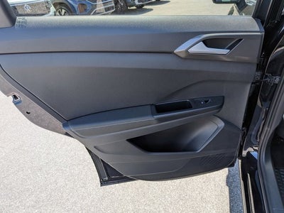 2025 Volkswagen Taos SE Black