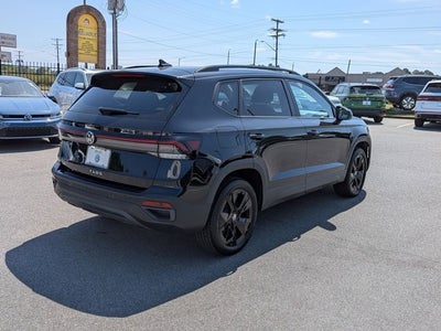 2025 Volkswagen Taos SE Black