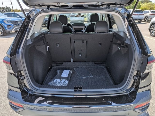 2025 Volkswagen Taos SE Black