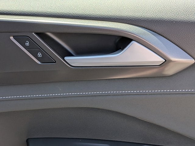 2025 Volkswagen Taos SE Black