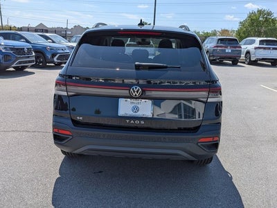 2025 Volkswagen Taos SE Black