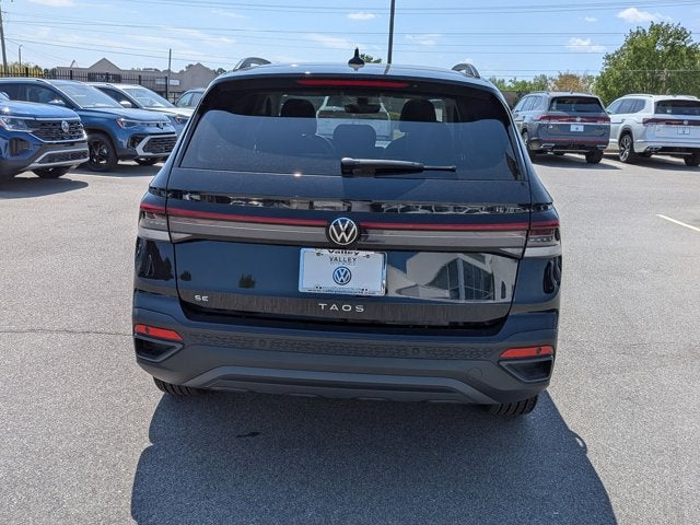 2025 Volkswagen Taos SE Black