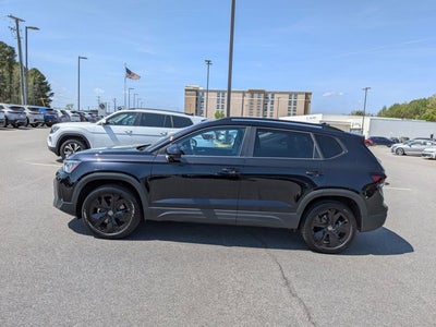 2025 Volkswagen Taos SE Black