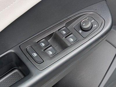 2025 Volkswagen Taos SEL