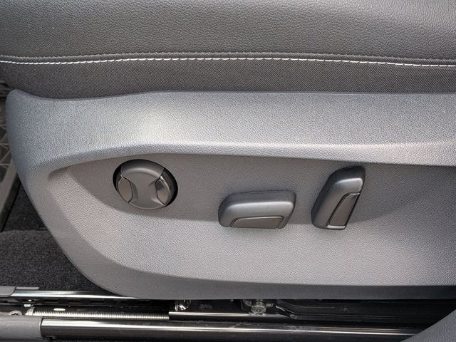 2025 Volkswagen Taos SEL
