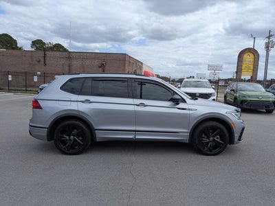 2024 Volkswagen Tiguan SE R-Line Black