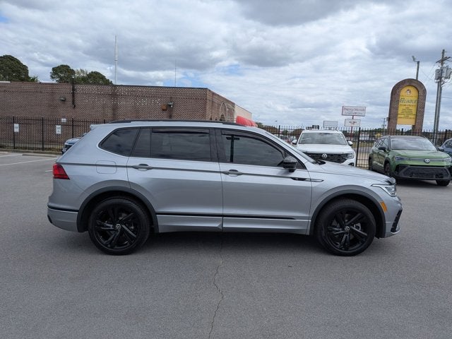 2024 Volkswagen Tiguan SE R-Line Black