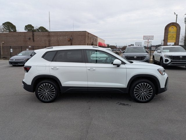 2025 Volkswagen Taos SE