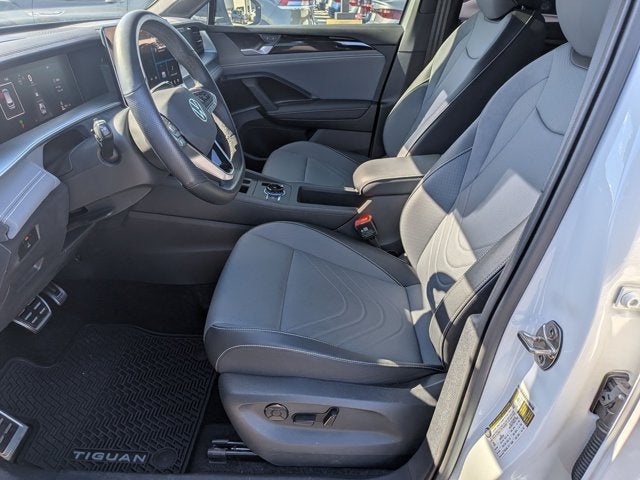 2025 Volkswagen Tiguan SE R-Line Black