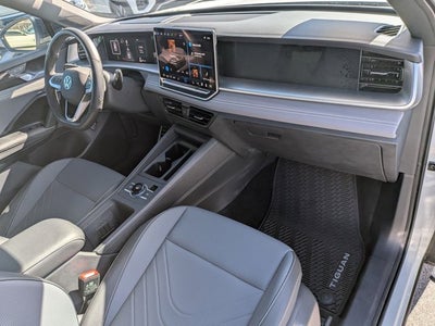 2025 Volkswagen Tiguan SE R-Line Black
