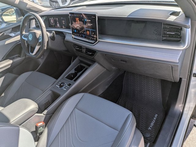 2025 Volkswagen Tiguan SE R-Line Black
