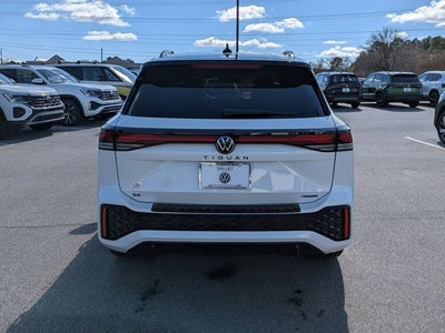 2025 Volkswagen Tiguan SE R-Line Black