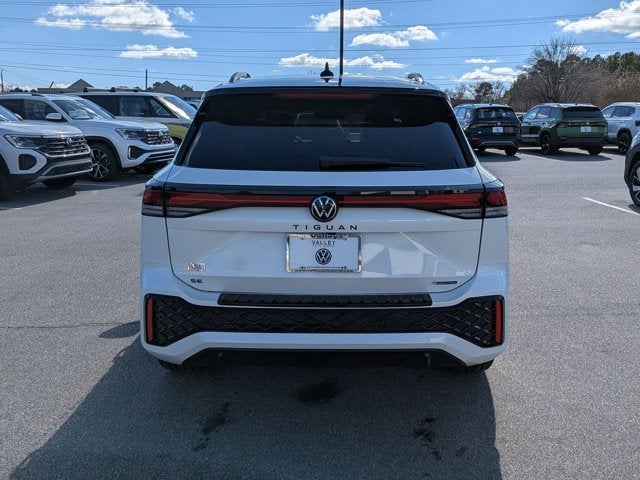 2025 Volkswagen Tiguan SE R-Line Black