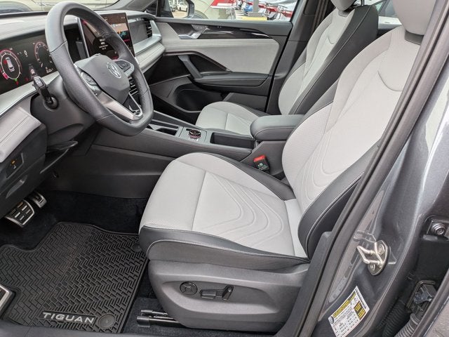 2025 Volkswagen Tiguan SE R-Line Black