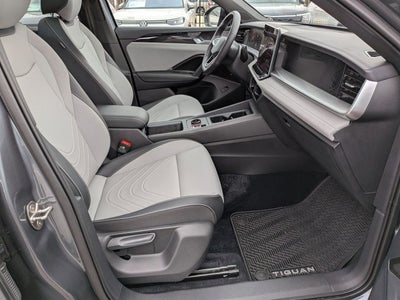 2025 Volkswagen Tiguan SE R-Line Black