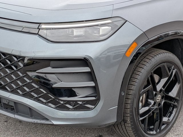 2025 Volkswagen Tiguan SE R-Line Black