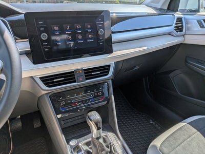 2025 Volkswagen Taos SE