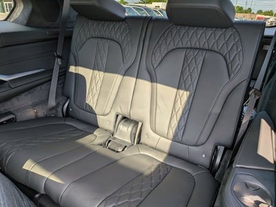 2027 BMW X7 M60i