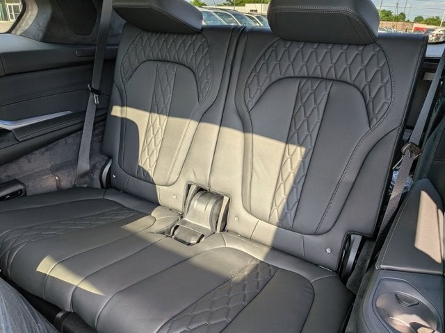 2027 BMW X7 M60i