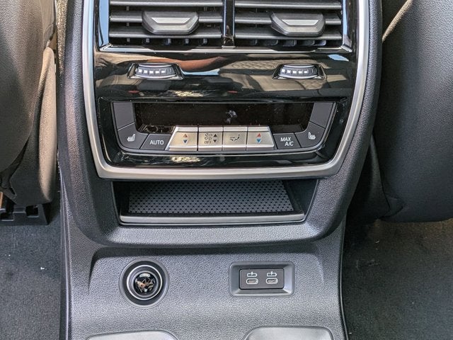 2027 BMW X7 M60i