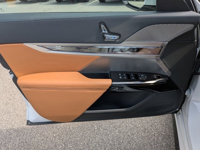 2023 BMW 7 Series 740i