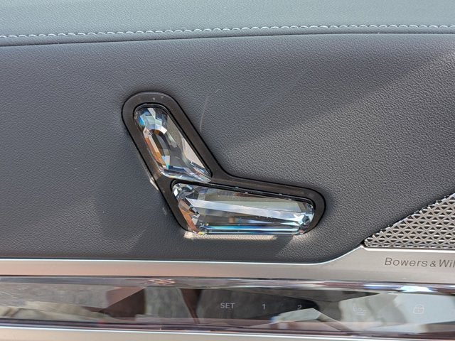 2023 BMW 7 Series 740i