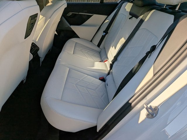 2025 BMW 5 Series 530i