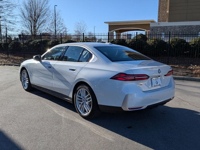2025 BMW 5 Series 530i