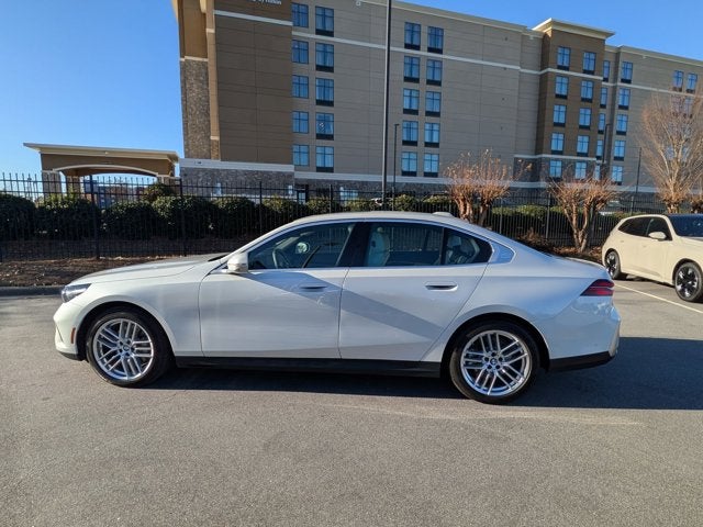 2025 BMW 5 Series 530i