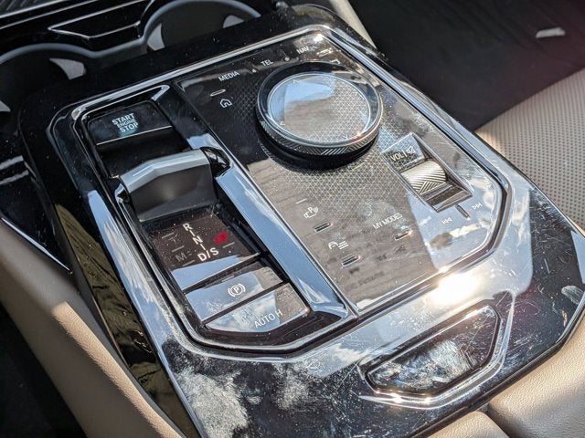 2025 BMW 5 Series 530i