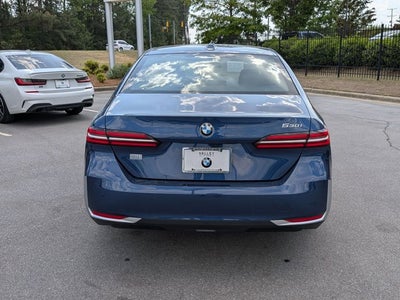 2025 BMW 5 Series 530i